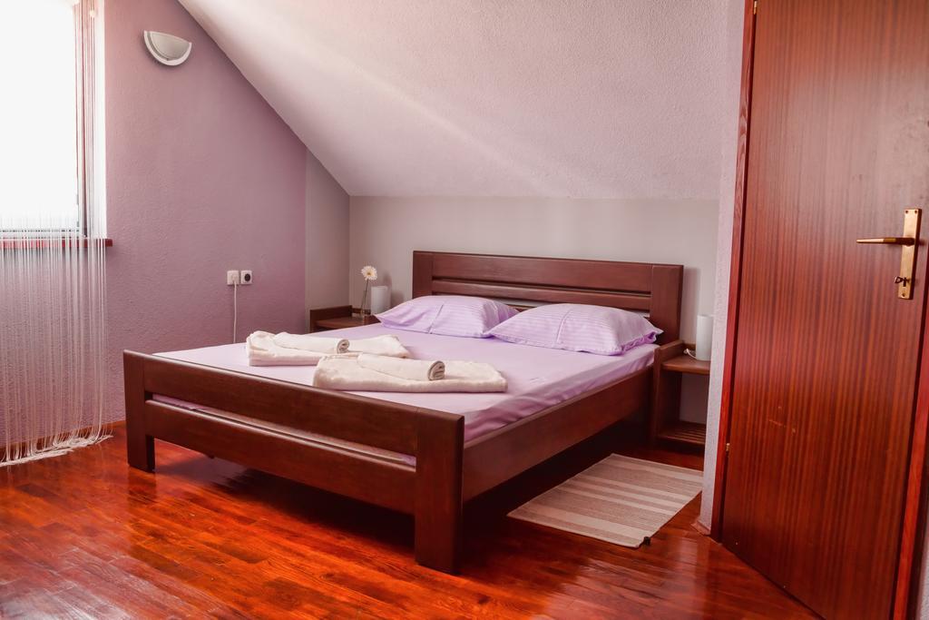 Apartments And Rooms Stefanac Slunj Room photo